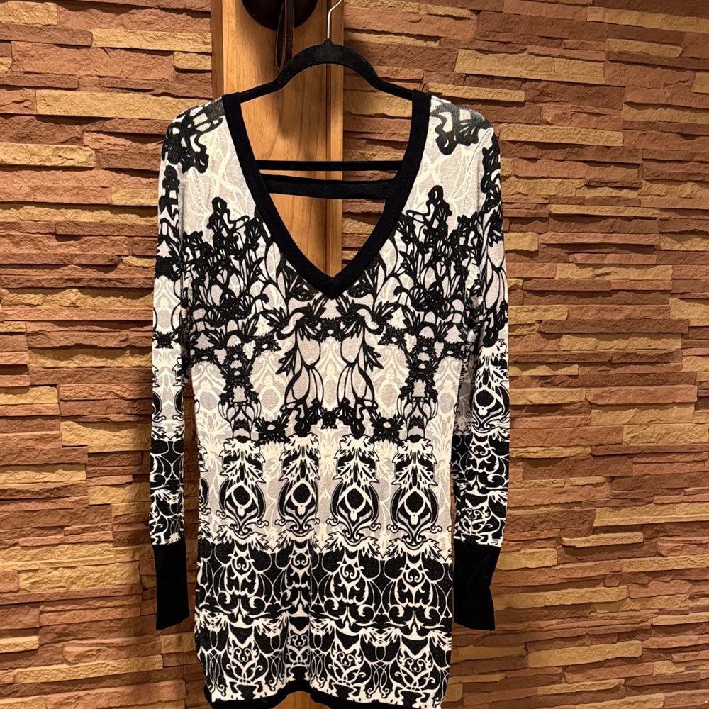 Cache Black and White Patterned V-Neck Sweater Dress/Tunic